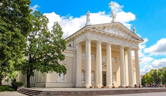 Historic Vilnius: Exclusive Private Tour with a Local Expert