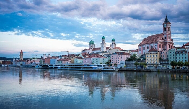Private Transfer from Munich to Passau, 2 Hour Stop in Dachau
