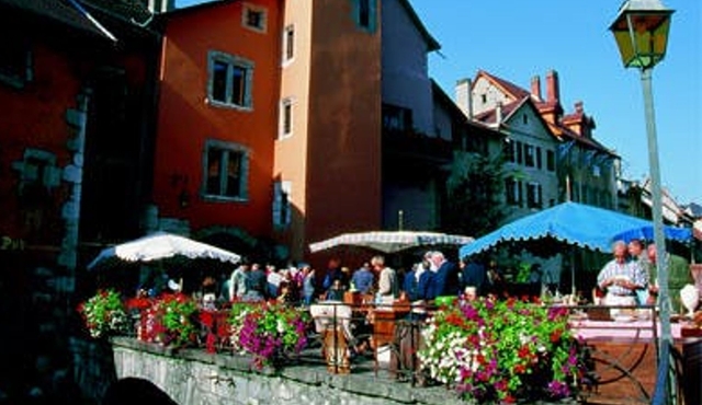 Annecy and Geneva in one day tour from Geneva
