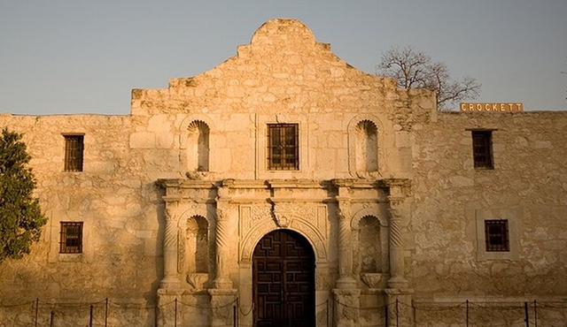 San Antonio Small‐Group Night Driving and River Cruise