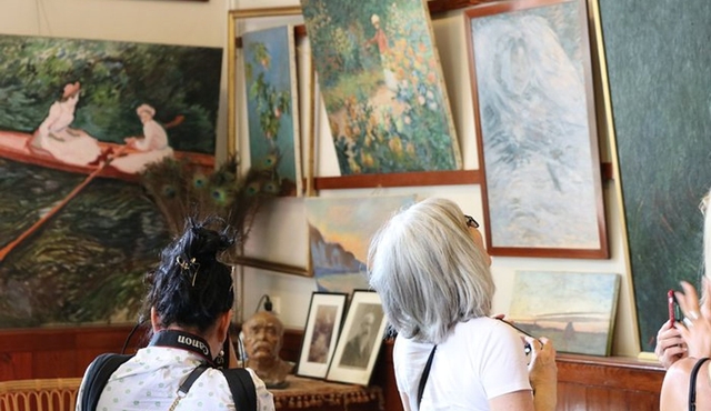 Giverny and Versailles Full‐Day, Private Tour From Paris