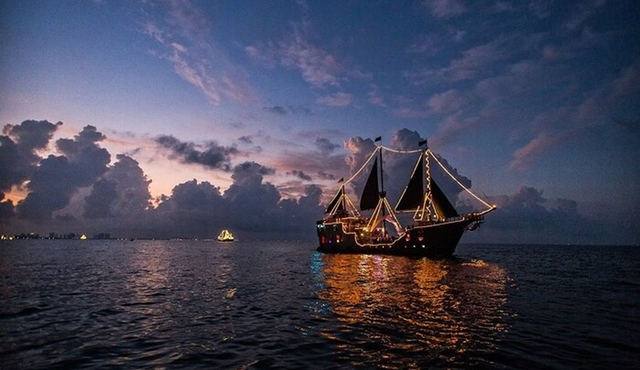 Cancun Sunset Lagoon Galleon Dinner Cruise with Drinks, Pickup