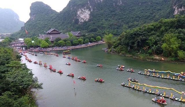 Trang An Grottoes and Bai Dinh Pagoda Day Trip From Hanoi