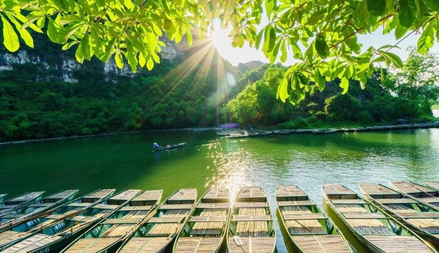 Private Day Tour from Hanoi: Bai Dinh Pagoda & Trang An Grottoes