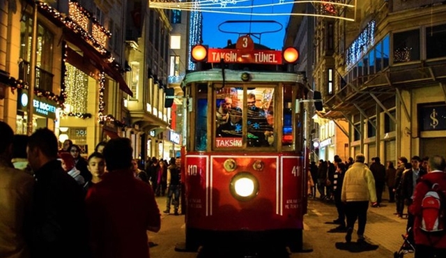 Gastronomy walking&nbsp;&mdash; Pera at Night