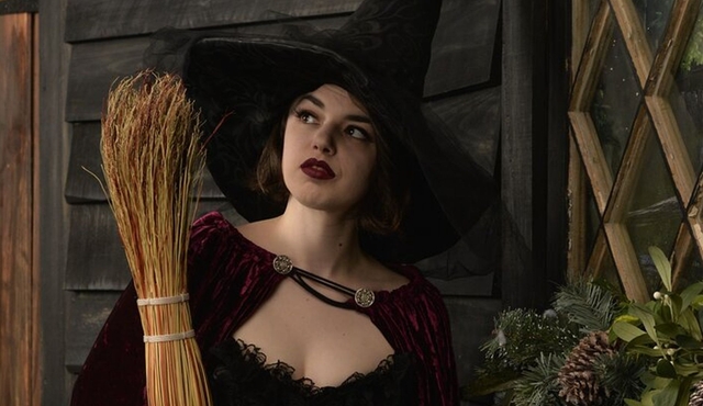 Olde Salem Village Witch Photo Shoot