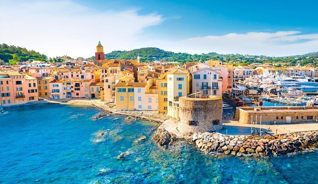 Discovery of a day in Saint Tropez, Cassis and Calanques.