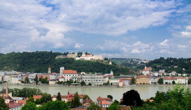 Passau — Inn River Stroll with picturesque city views