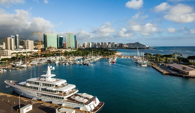 Private Town Tour with a Local from Honolulu to Diamond Head