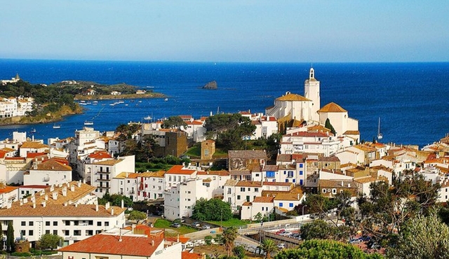 From Barcelona: Girona and Costa Brava Tour