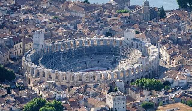 Private Day Trip to Arles, Les Baux‐de‐Provence and Saint‐Remy‐de‐Provence from Avignon