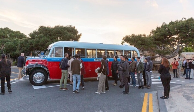 Valletta Malta Transportation Tour on a Vintage Bus
