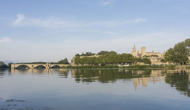 Full day tour of Avignon, Châteauneuf‐du‐Pape and Les Baux de Provence
