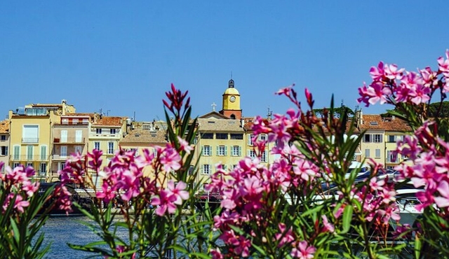 Explore Saint‐Tropez in 60 minutes with a Local
