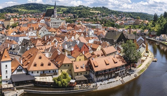 Private tour of best of Český Krumlov — Sightseeing, Food & Culture with a local