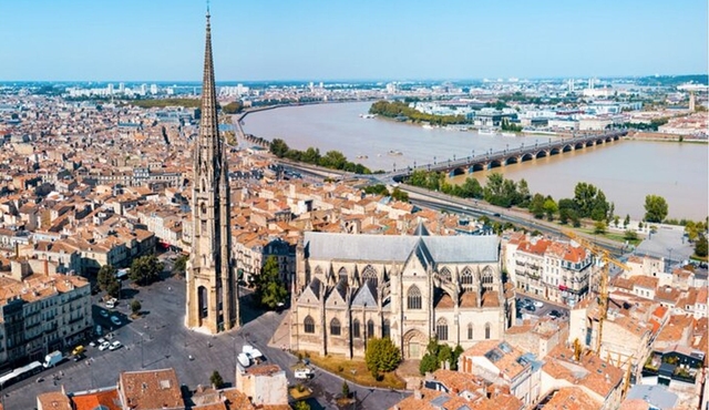 Bordeaux Old Town Secrets: Self‐Guided Walking Adventure