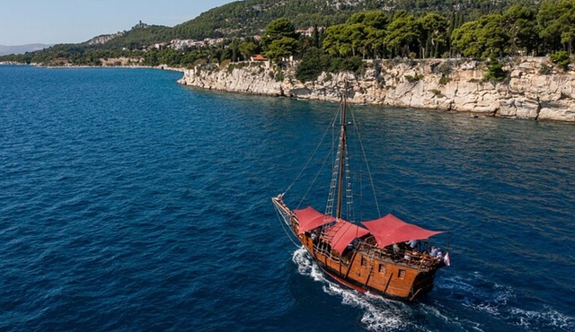 Split Panoramic Pirate Ship Tour