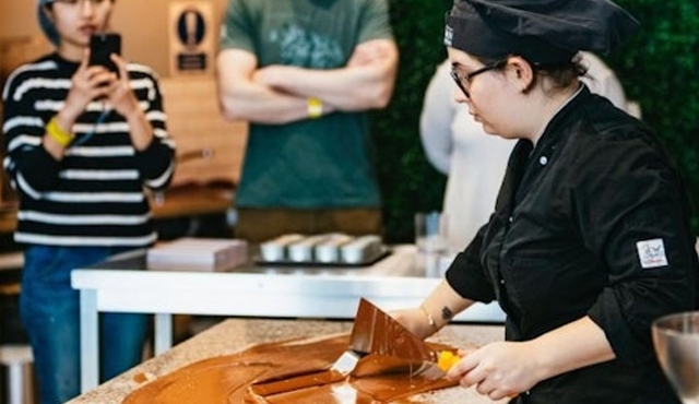 Brussels: Guided Chocolate Workshop + Tasting