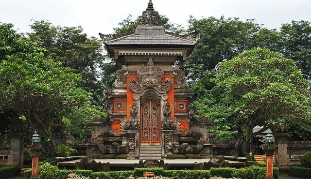 From Jakarta: National Monument & The Mounas Garden Private