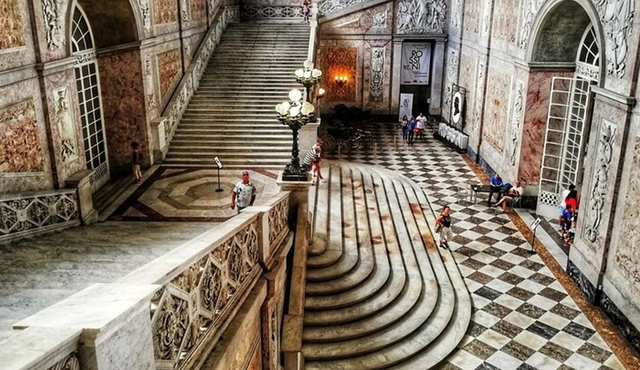 Private Guided Tour in Naples Royal Palace and Monumental Area