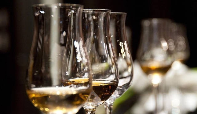 Total Alicante walking tour, tapas and wine tasting