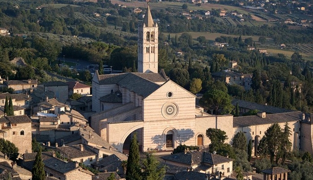 Rome Private Day Tour to Orvieto, Todi, and Assisi by Car