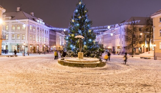 Traditional Christmas Walking Tour in Tartu