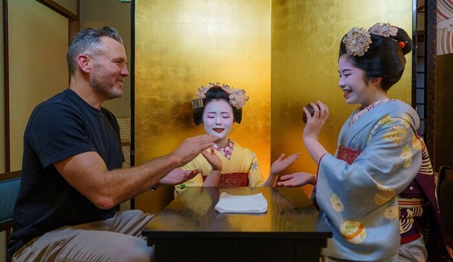 Kyoto: Geisha Dinner & Gion Cultural Walk