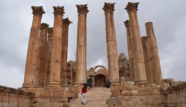 Amman to Jerash, Umm Qais, and Ajloun Castle: Private Day Tour