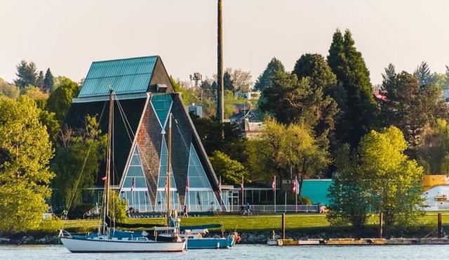 Vancouver City Private Walking Tour with Seal Boat Tour