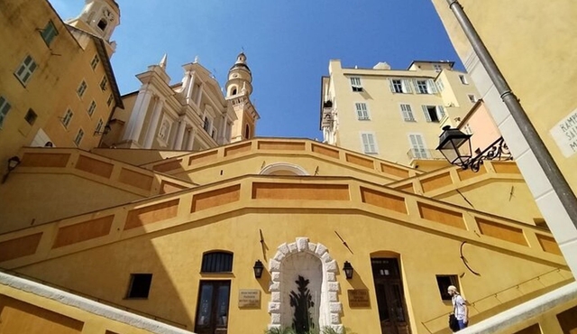Walking Tour in the Old Town of Menton France