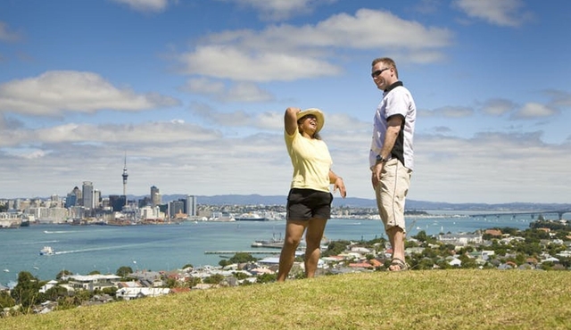 Auckland City and West Coast luxury small‐group tour