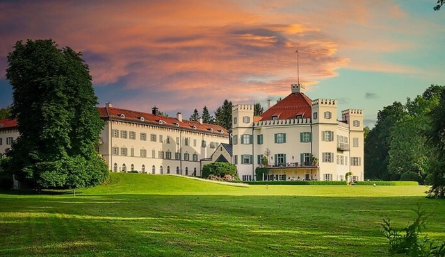 Private tour in Dachau and Starnberg from Munich