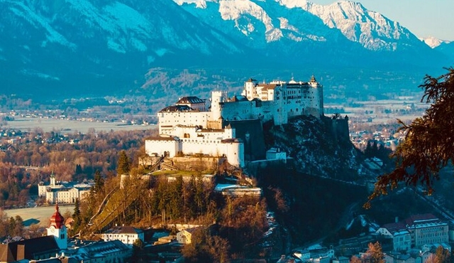 Custom Private Tour from Vilshofen to Chiemsee and Salzburg
