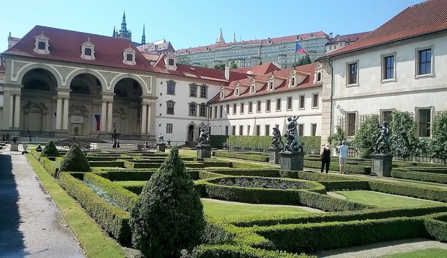 Must‐sees of Prague guided tour with Wallenstein Palace Gardens