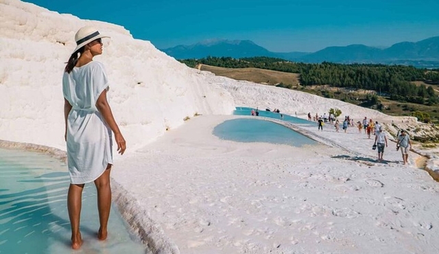 Pamukkale Hierapolis Travertines Tour w/ lunch from Antalya