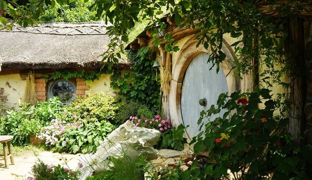 Full Day Hobbiton Movie Set and Rotorua Tour from Auckland