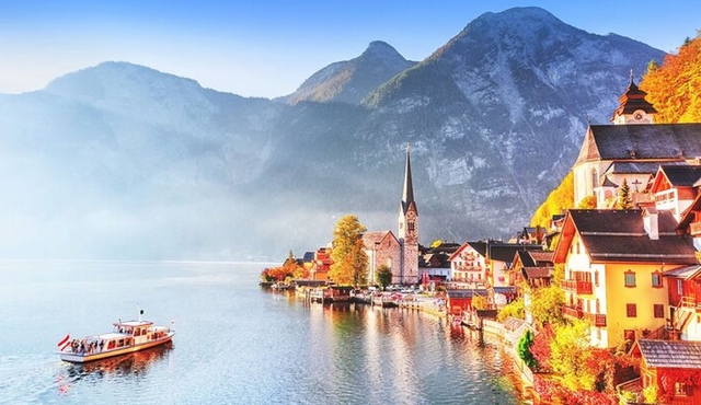 Private day trip from Munich to Salzburg and Hallstatt