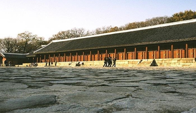 Seoul UNESCO Heritage Palace, Shrine, and More Tour
