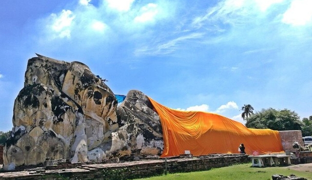 Temples of Ayutthaya Day Tour from Bangkok