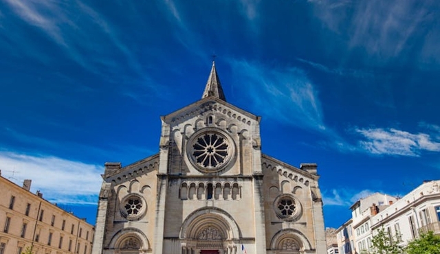Nîmes city highlights walking tour with a local guide
