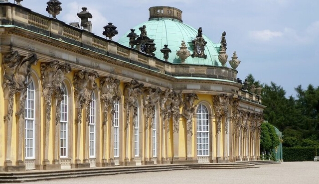 Guided Spanish Tour of Potsdam Discover its Beauty