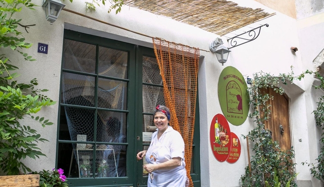 Local market visit and private cooking class with lunch or dinner at a local's home in Camogli