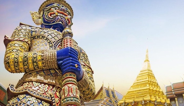 Wonderful Bangkok Tour : GrandPalace WatTrimit WatPho WatBencha