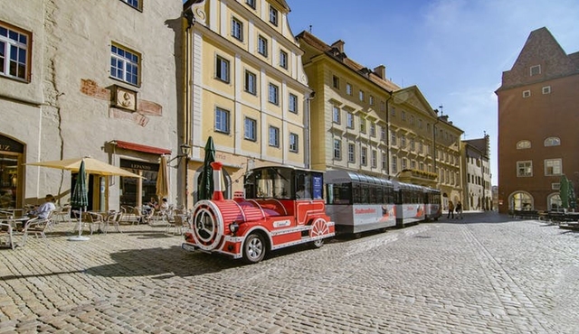 Regensburg City Tour with the Bimmelbahn Departure from Cathedral Square