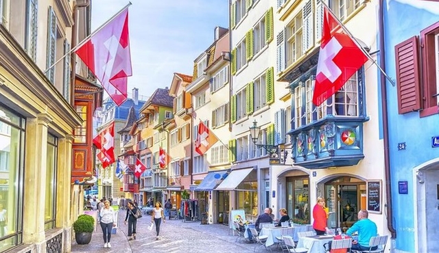 From Basel: Private Zurich Tour,Cruise and Lindt Chocolate Museum