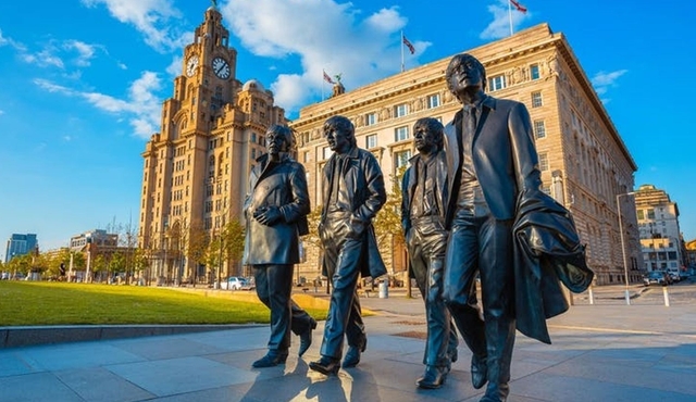 Guided walking tour of Liverpool city centre