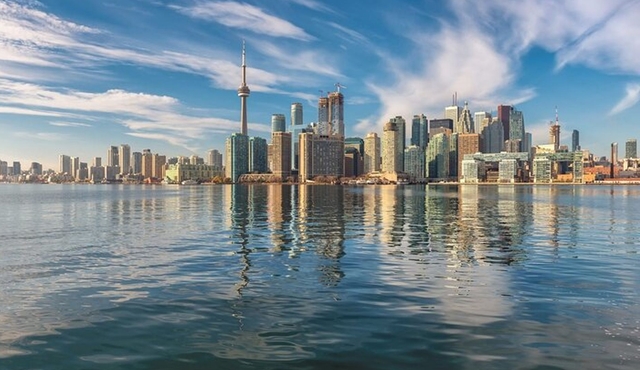 Walking tour in Downtown Toronto