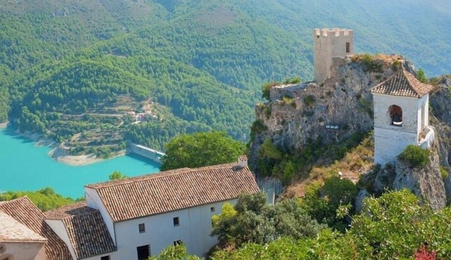 Alicante and Benidorm: Guadalest Castle Tour including Transfer