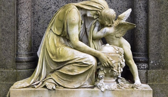 Private guided tour of the historic south cemetery in Leipzig